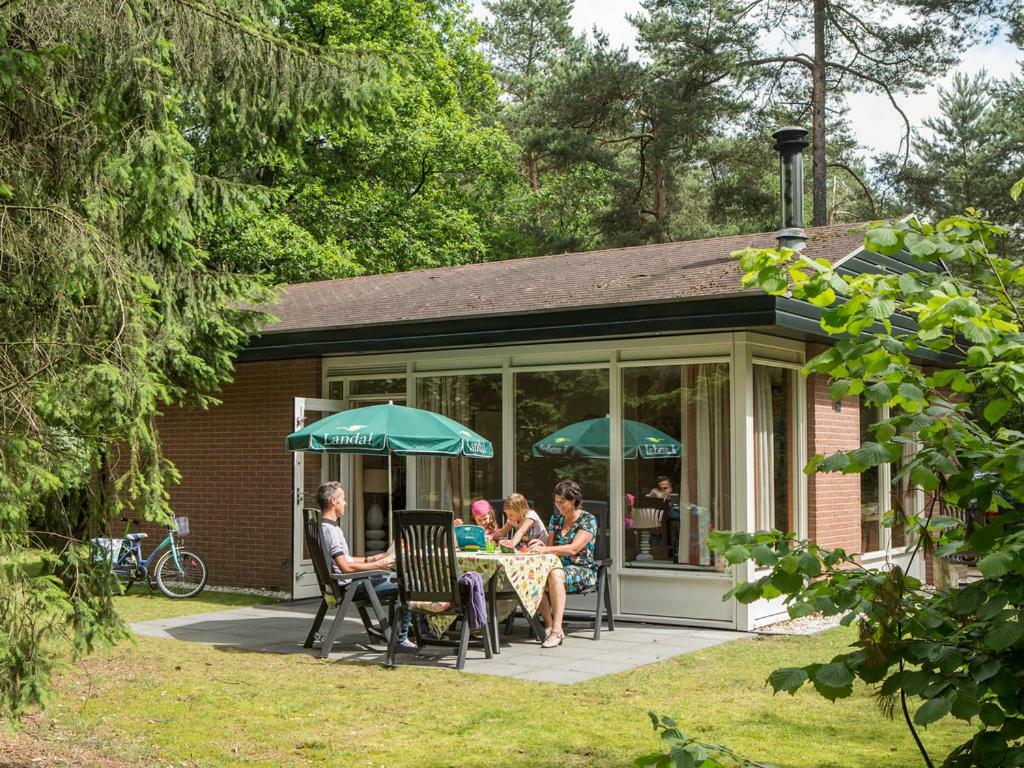 Landal Miggelenberg Hotel Hoenderloo Bagian luar foto